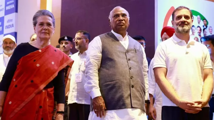 कांग्रेस ने जारी की 40 स्टार प्रचारकों की सूची।
