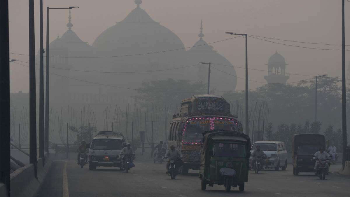pakistan lahore remains world most polluted city with an aqi of 953 air pollution
