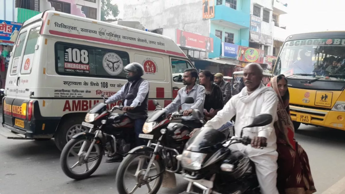 Ambedkarnagar News: यादव चौराहे से जमालपुर तक लगा लंबा जाम, घंटों फंसी रही एंबुलेंस व स्कूली बच्चों से भरी बस
