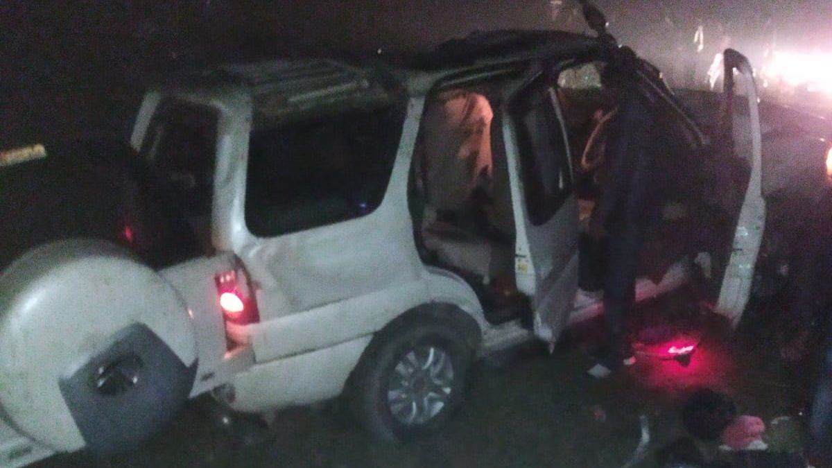 https://www.jagranimages.com/images/newimg/29112022/29_11_2022-accident_in_hardoi_2_23234956_122558137.jpg