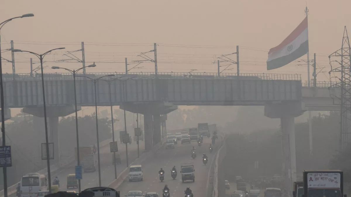 वायु प्रदूषण की गंभीर श्रेणी है। फाइल फोटो।