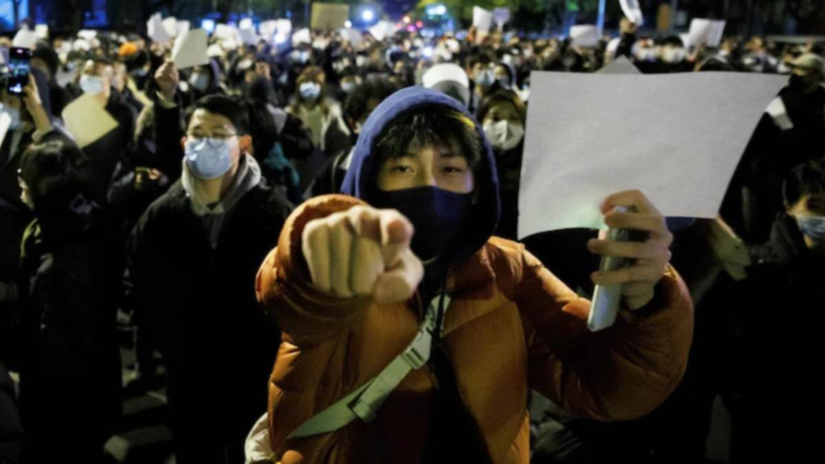 https://www.jagranimages.com/images/newimg/29112022/29_11_2022-beijing_protesting_23234854.jpg