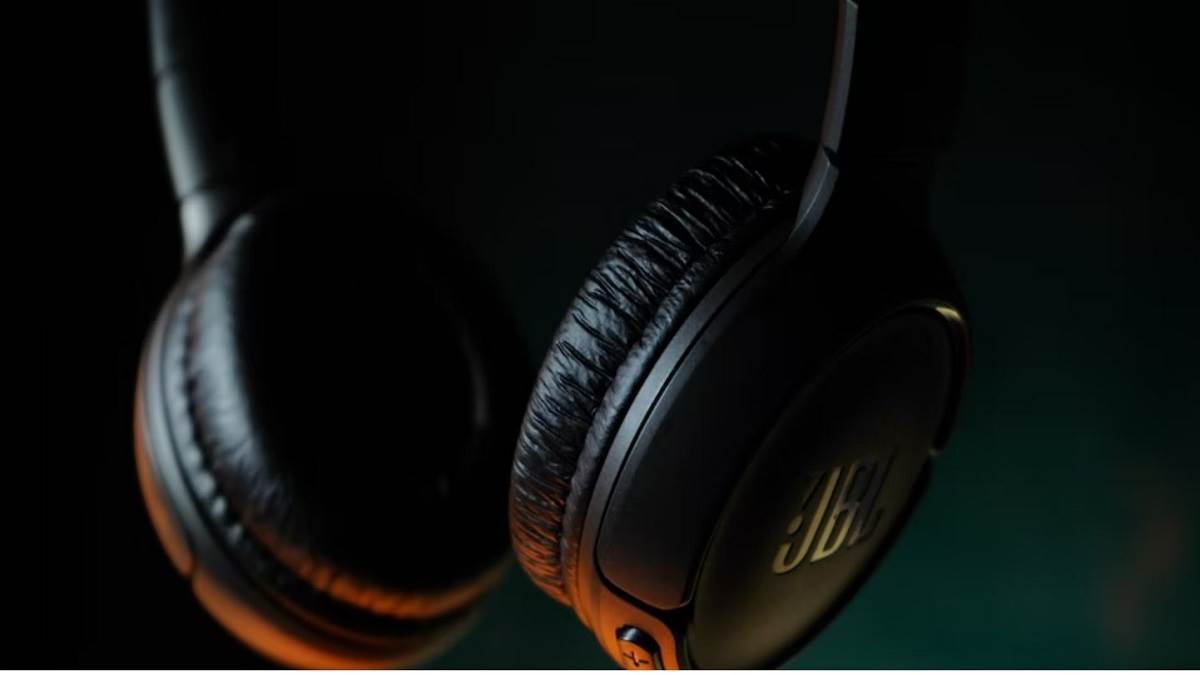 Best JBL Headphones: नॉइस कैंसिलेशन और लॉन्ग लास्टिंग प्लेबैकटाइम के साथ आ रहे हैं ये जेबीएल हैडफोन्स