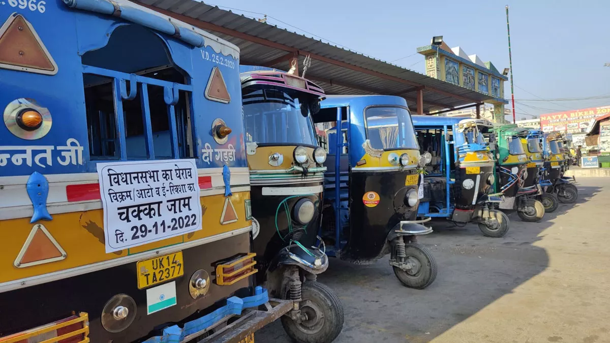 Uttarakhand News : तस्‍वीरों में ट्रांसपोर्टरों का प्रदेशव्यापी चक्का जाम, थमे वाहनों के चक्के, यात्री परेशान