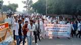 बांड पालिसी के खिलाफ प्रदर्शन करते मेडिकल स्टूडेंट। फाइल फोटो जागरण