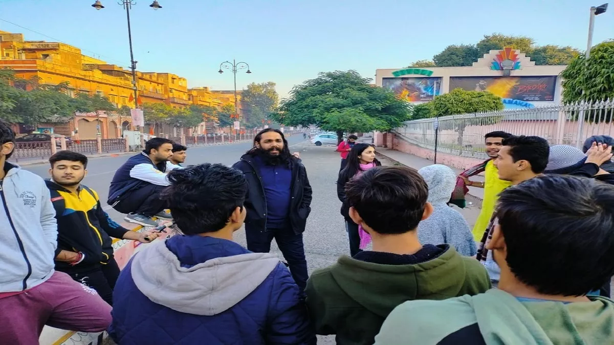 जयपुर के रंगकर्मी निकले थिएटर वॉक पर, 14 किलोमीटर में 11 प्रस्तुतियां