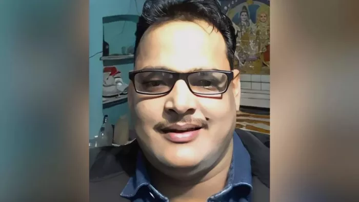 विजिलेंस विभाग के हत्थे चढ़ा इंस्पेक्टर सुशांत सत्पथी की फोटो।