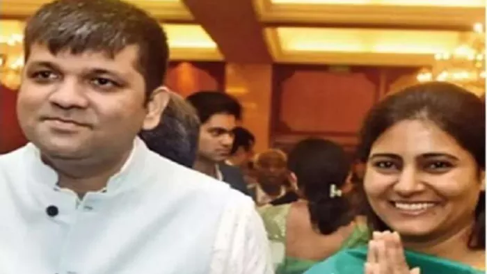 यूपी सरकार में कैबिनेट मंत्री के भाई व भाभी पर दर्ज होगा मुकदमा