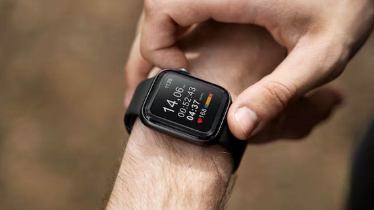 बड़ी स्क्रीन, ब्लूटूथ कॉलिंग और 10 दिन की बैटरी, इन Firebolt Smartwatch के फीचर्स के आगे नहीं पा रहा कोई टिक