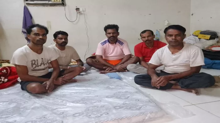 सऊदी अरब में फंसे प्रवासी मजदूर वतन वापसी की गुहार लगाते।