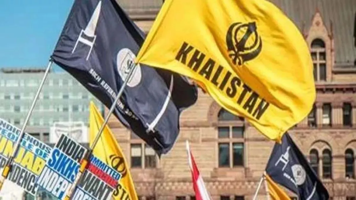 पश्चिमी देश पाल रहे खालिस्तानी, खालिस्‍तानियों से अपने झंडे में निशान साहिब का इस्तेमाल बंद करने को क्‍यों नहीं कहते सिख संगठन?