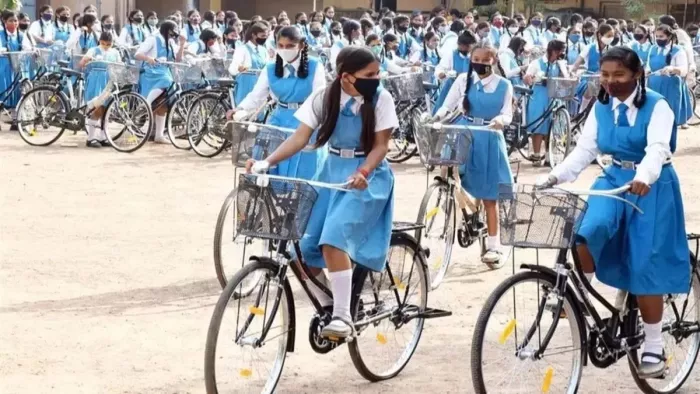 ओडिशा में छात्र-छात्राओं की साइकिल पर लगेगा -हम बनाएंगे नया ओडिशा- का स्टीकर