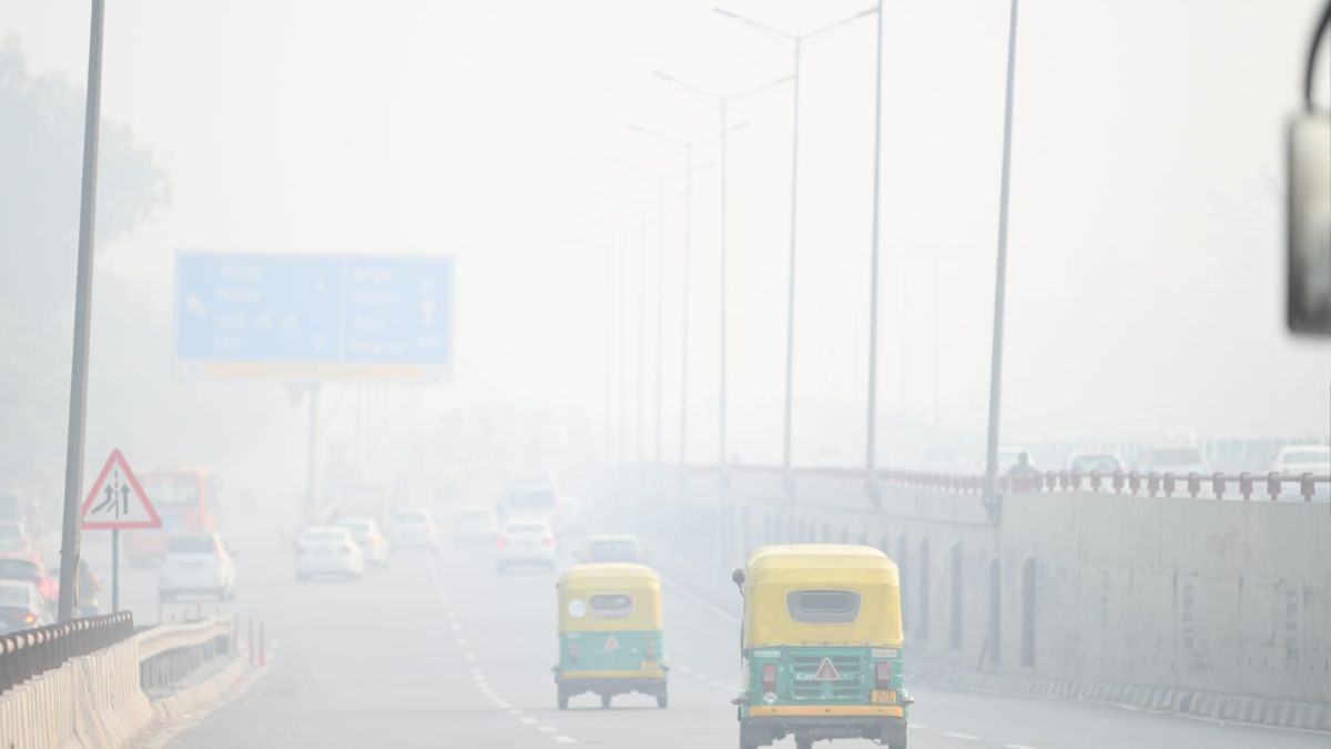 GRAP-3 Restrictions: दिल्ली-एनसीआर में टूरिस्ट गाड़ियों को मिली छूट ...