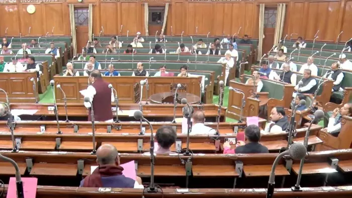 बिहार विधानसभा के शीतकालीन सत्र के अंतिम दिन भी जोरदार हंगामा