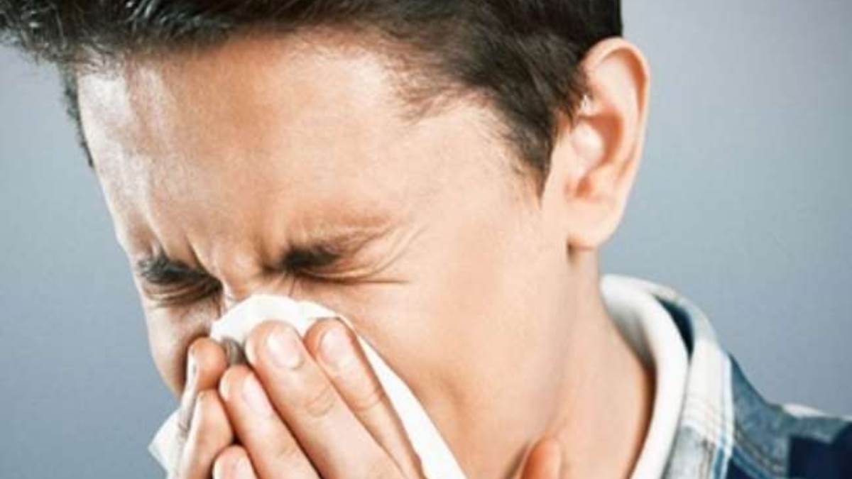 https://www.jagranimages.com/images/newimg/29112024/29_11_2024-sneezing_23839462.jpg