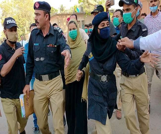 पाकिस्तान में प्रत्येक वर्ष 1,000 अल्पसंख्यक लड़कियों को जबरन कबूल करवाया जाता है इस्लाम धर्म