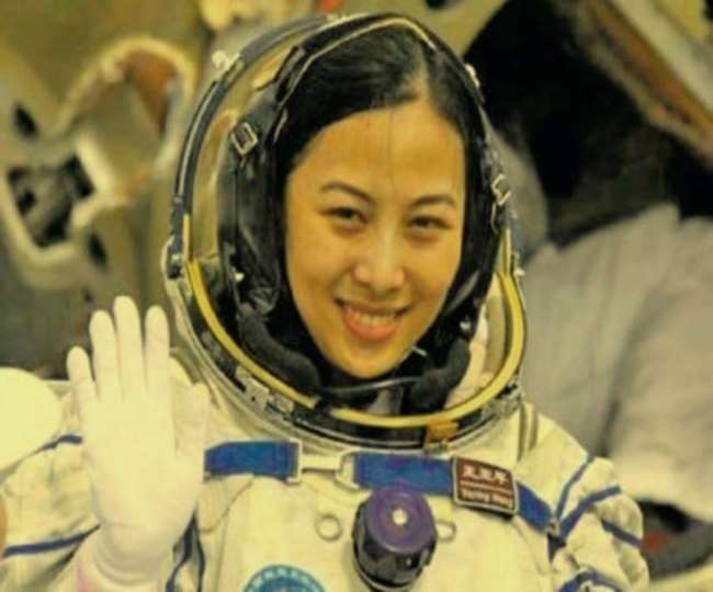 Year Ender 2021: चीनी महिला अंतरिक्ष यात्री वांग यापिंग अंतरिक्ष में चलने वाली पहली चीनी महिला बनीं