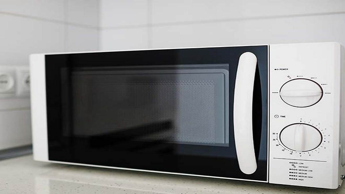 https://www.jagranimages.com/images/newimg/29122022/29_12_2022-amazon_sale_offers_on_microwave_oven_23275774.jpg