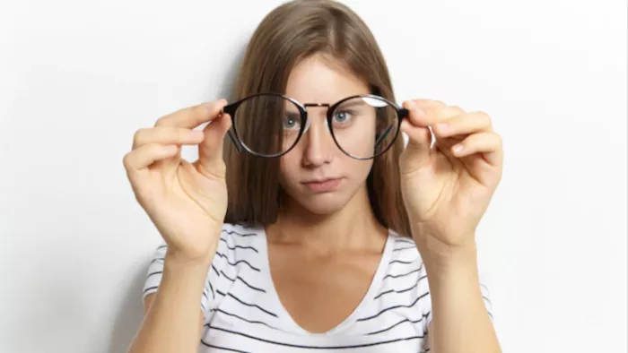 Eye Problem: क्या है केराटोकोनस? जानें इसके लक्षण, कारण, जांच व उपायों के बारे में