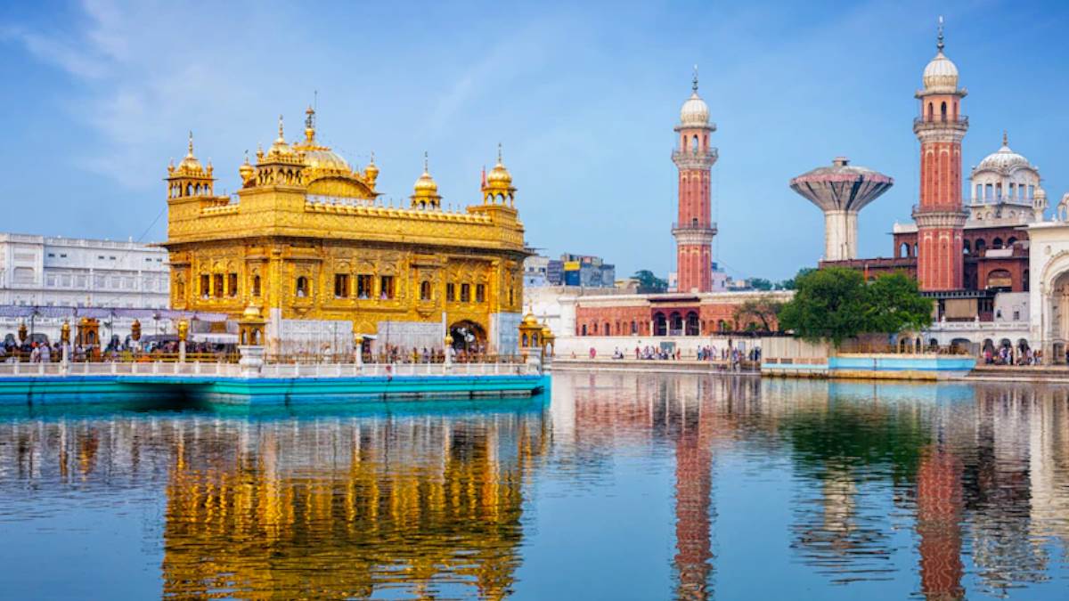 https://www.jagranimages.com/images/newimg/29122022/29_12_2022-golden_temple_f_23275841.jpg