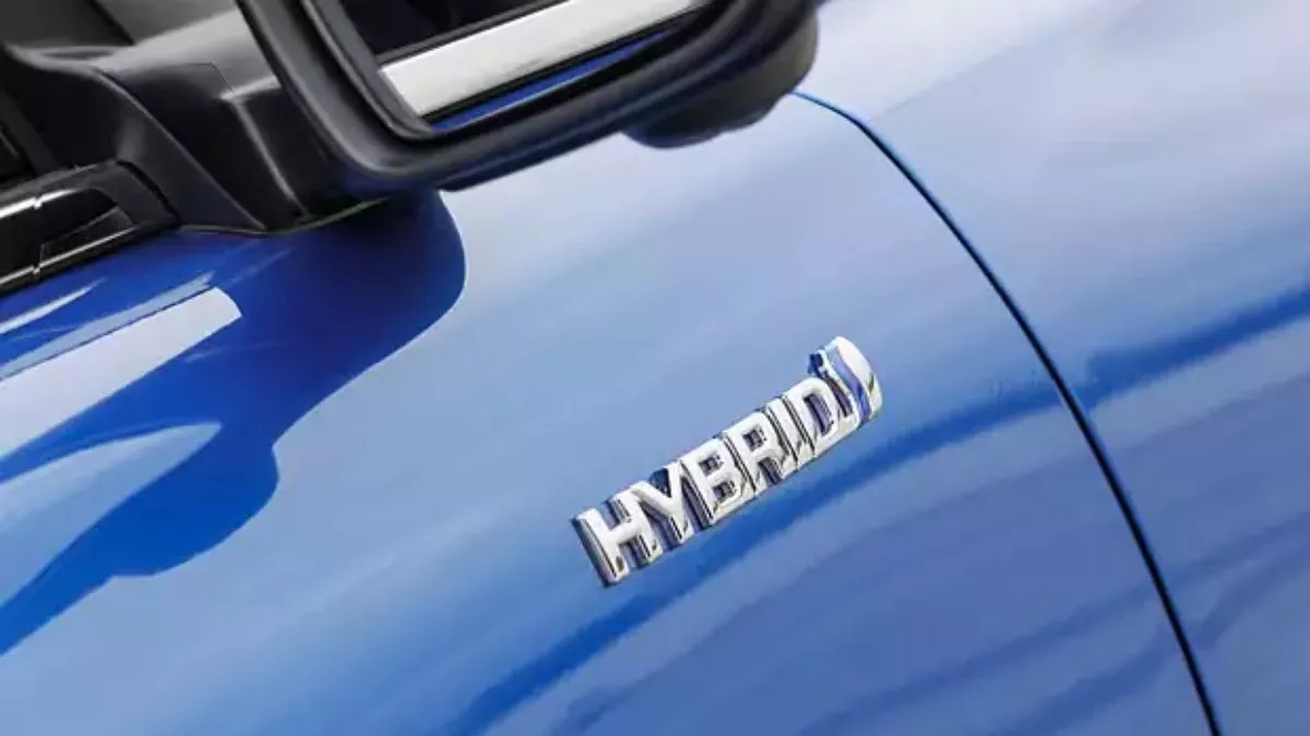 Year End 2022: पेट्रोल डीजल की कारों को टक्कर देने आई इस साल ये Hybrid कारें , यहां देखें लिस्ट