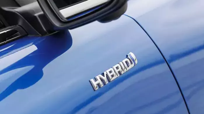 ear End 2022: पेट्रोल डीजल की कारों को टक्कर देने आई इस साल ये Hybrid कारें