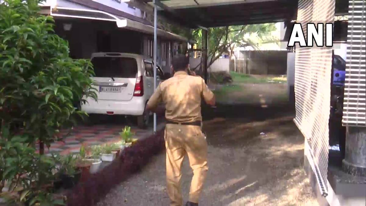 https://www.jagranimages.com/images/newimg/29122022/29_12_2022-nia_raid_in_kerela_today_23275684_83135955.jpg