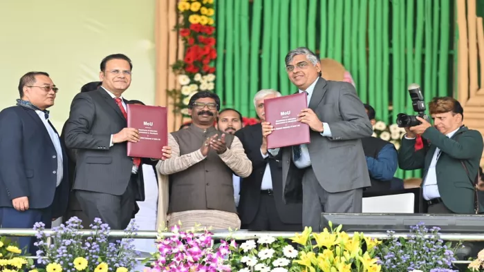 रांची के मोरहाबादी मैदान में आयोजित कार्यक्रम में हेमंत सोरेन।
