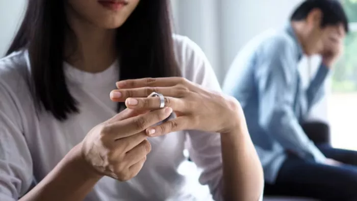 Divorce देना मुश्किल का हल नहीं है। ( Pic Courtesy : Freepik)