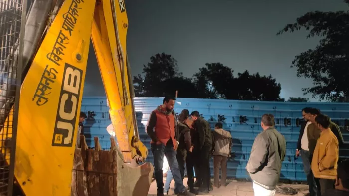 हुसैनाबाद में अतिक्रमण हटाने के लिए टीम पहुंची तो लोगों ने विरोध किया: इंटरनेट मीडिया