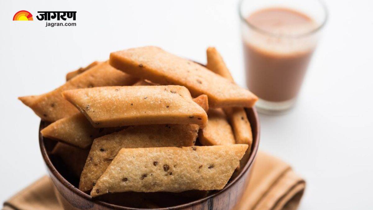 https://www.jagranimages.com/images/newimg/29122024/29_12_2024-namak_pare_recipe_23857997.jpg
