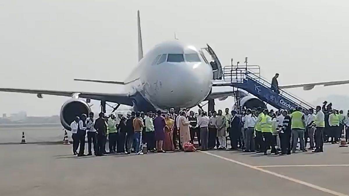 https://www.jagranimages.com/images/newimg/29122024/29_12_2024-navi_mumbai_plane_23857634_145859841.jpg