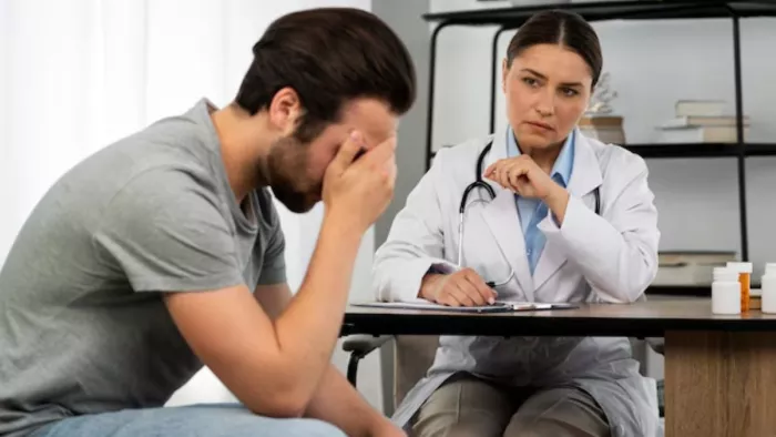 Blood Pressure बढ़ना आज के दौर में कॉमन समस्या हो गई है। ( Pic Courtesy : Freepik)