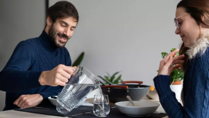 How to lose weight गर्म पानी वजन कम करने में कारगर साबित होता है। ( Pic courtesy : Freepik)