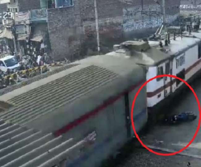 कानपुर की रावतपुर क्रासिंग पर घटना हुई है।