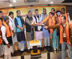 भाजपा के क्षेत्रीय प्रशिक्षण शिविर का उद्घाटन करते राधा मोहन सिंह,सुशील कुमार मोदी, रामसूरत राय (जागरण)