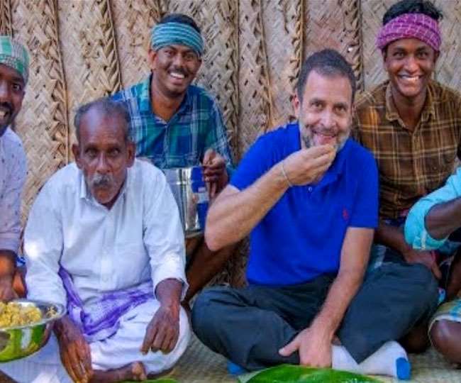 तमिलनाडु दौरे पर मशरूम बिरयानी का मजा लेते राहुल गांधी। (फोटो: ट्विटर)