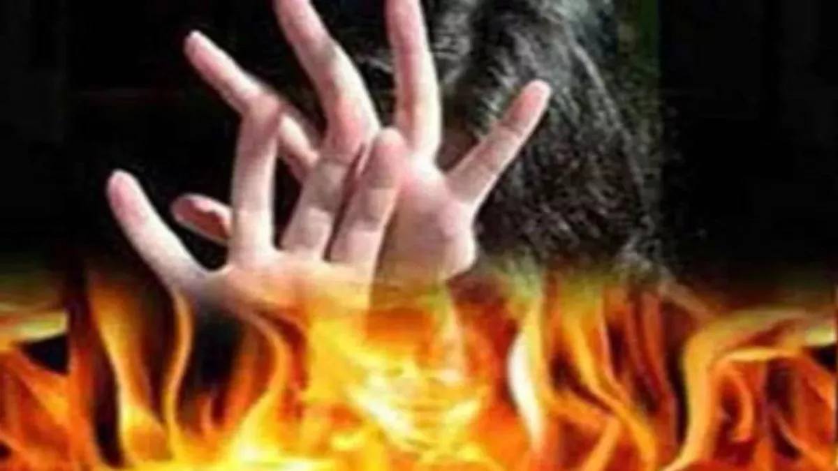 ग्रेटर नोएडा में अलाव तापते समय झुलसी महिला