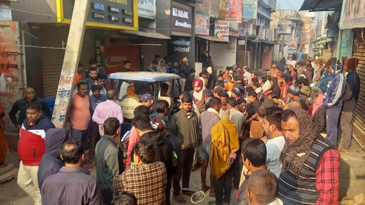 Bihar: बेगुसराय में चोरों ने दुकानदारों पर किया हमला, तीन के सिर फटे; 50 मीटर की दूरी पर सोती रही पुलिस