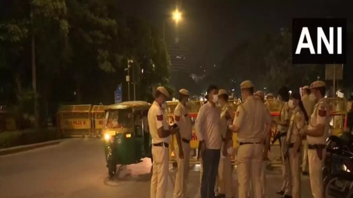 Delhi: सस्ती दर पर लोन दिलवाने का झांसा देकर ठगी करने वाले गिरोह का भंडाफोड़, 3 बदमाश गिरफ्तार