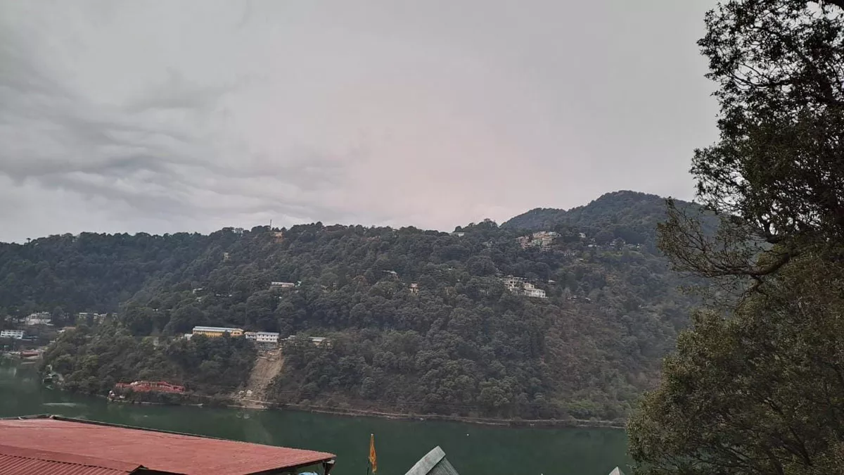 Nainital Weather: मुक्तेश्वर में हल्की बर्फबारी, नैनीताल में गिरे ओले