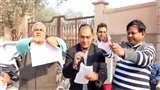 लखनऊ के वृंदावन योजना में जलाई गई रामचरितमानस की प्रतियां।