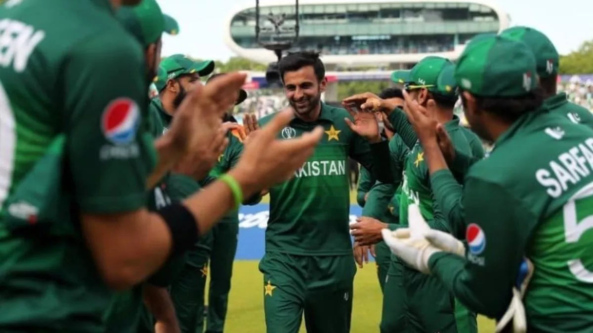Pakistan Star Allrounder Shoaib Malik Comeback (Photo-design)