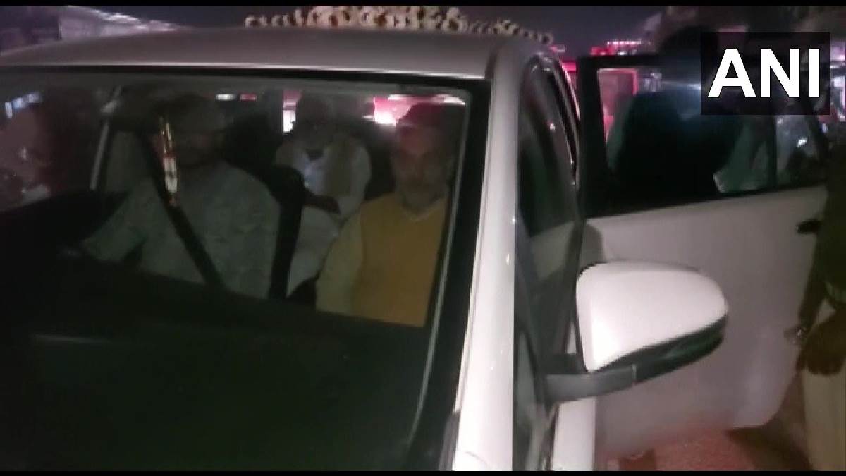 upendra kushwaha attack on upendra kushwahas convoy in bhojpur anti social elements threw stones and ran away