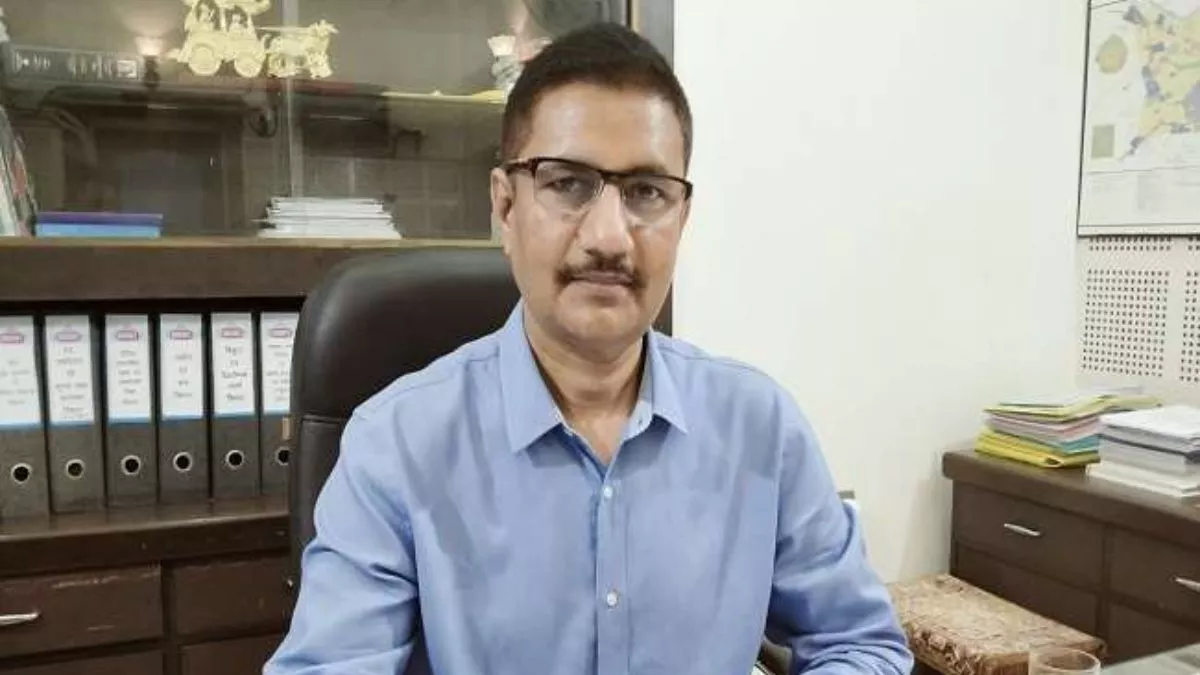 IAS Rakesh Kumar Singh देर रात हुआ तबादला, आरके सिंह बने कानपुर के नए डीएम UP IAS Transfer RK