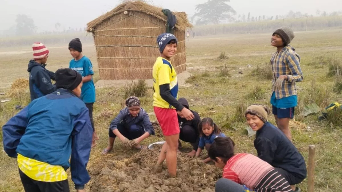 Bihar News: अधिकारियों ने नहीं सुनी बात, बेटियों ने चंदा जोड़कर खुद बना लिया चेंजिंग रूम; गांव में हैं कई टैलेंटेड खिलाड़ी