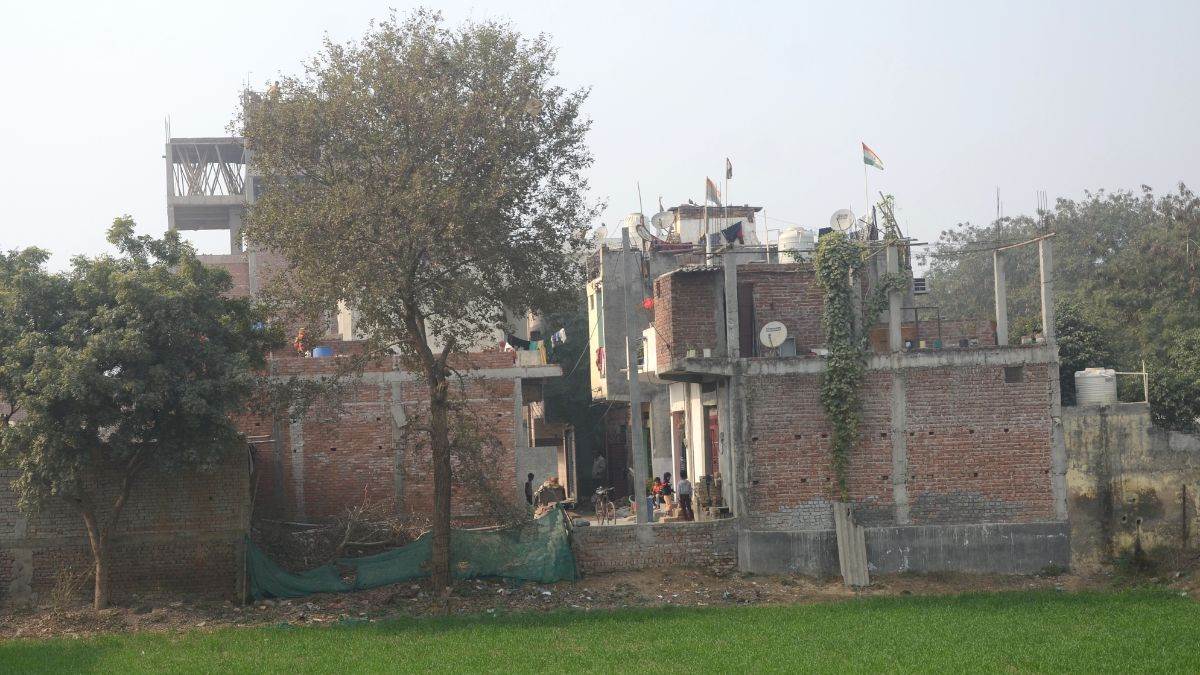 ग्रेटर नोएडा में 150 एकड़ में बनी अवैध कॉलोनी पर चलेगा बुलडोजर! कब्जे
