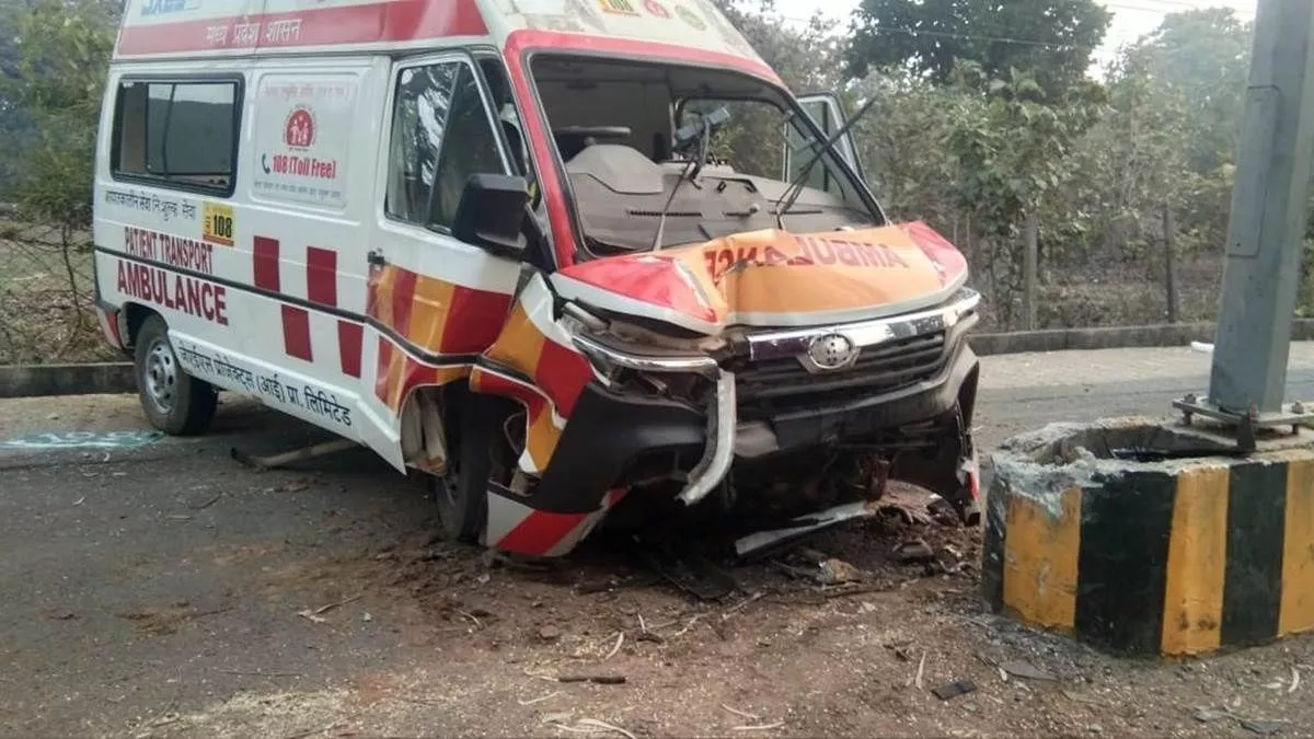 Umaria Accident : प्रसूता को अस्‍पताल ले जा रही एंबुलेंस डिवाइडर से टकराई, 4 महिलाओं सहित आधे दर्जन घायल