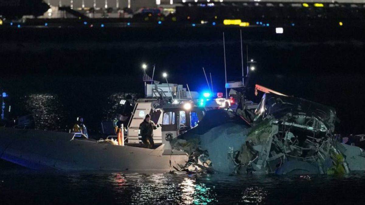https://www.jagranimages.com/images/newimg/30012025/30_01_2025-america_plane_crash_23875582.jpg