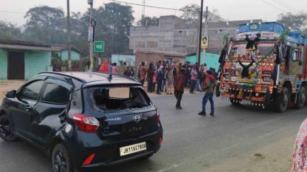 jamui news a truck collided with three vehicles including a car